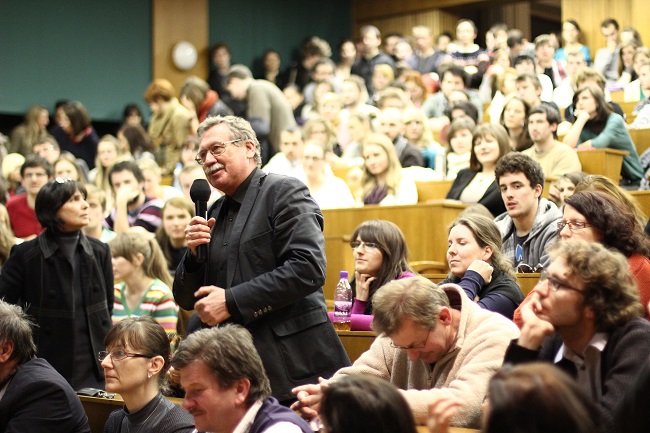 The Faculty presents its scientific outputs in publications or at conferences