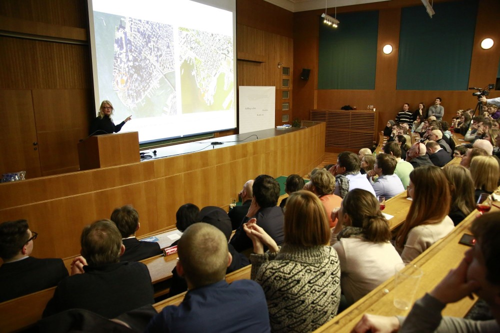 The Faculty presents its scientific outputs in publications or at conferences
