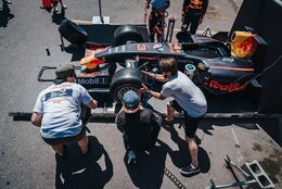 PODUJATIE: Red Bull Pit Stop Challenge LIVE